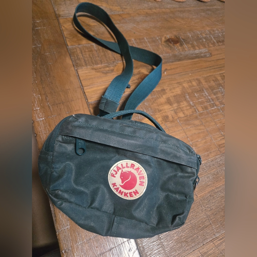 Kånken Green Crossbody Bag